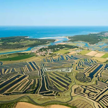 La Des Hautes 4 étoiles, 10 Personnes, Piscine Privée Chauffée, Parc Arboré, Proche Et Marais Villa